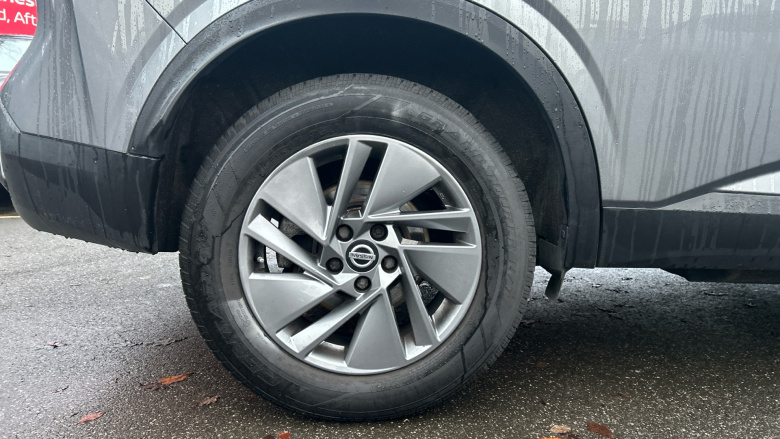 Nissan Qashqai 1.3 DiG-T MH Acenta Premium 5dr Petrol Hatchback